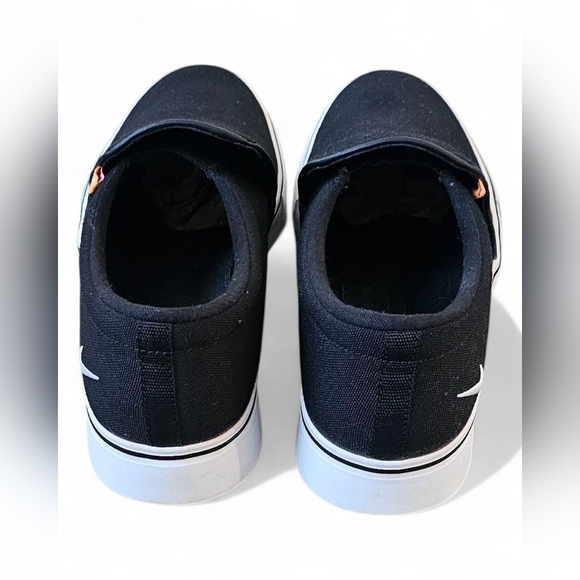 Amazon.com | Nike SB Charge Solarsoft Canvas Black/Gum/Light  Nike Check Solarsoft Slip-On Sneakers – Black Canvas – Women\'s Size 8.5